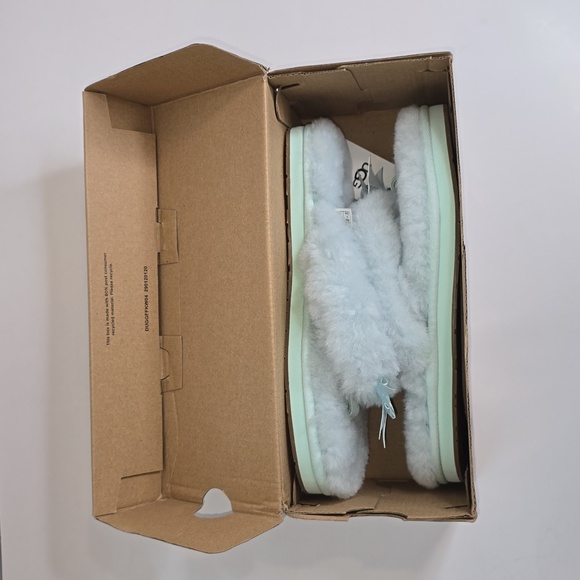 UGG Fluff Flip Flop in Baby Blue Size 9 US - Picture 5 of 5